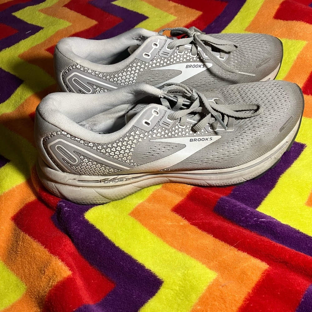 Brooks Ghost 14 Men Size 10 Color Gray.